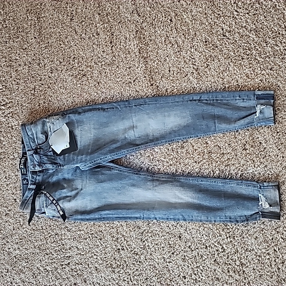 NWT Zhrill Z Nova Jean, size 4